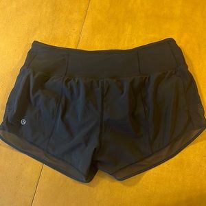 Lululemon “mind over miles” short 3.5” size 8 black